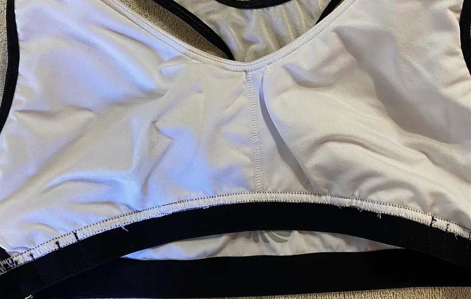 Peto Deportivo Marika con Tecnología Coolmax – Blanco y Negro (Talla M) 13