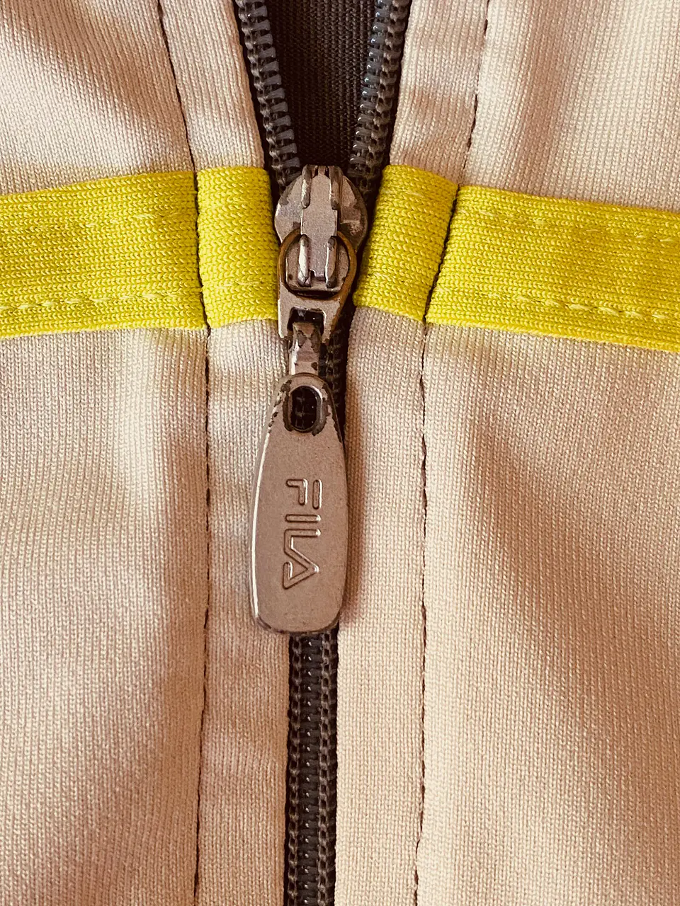 Polerón Deportivo Fila – Talla S 10