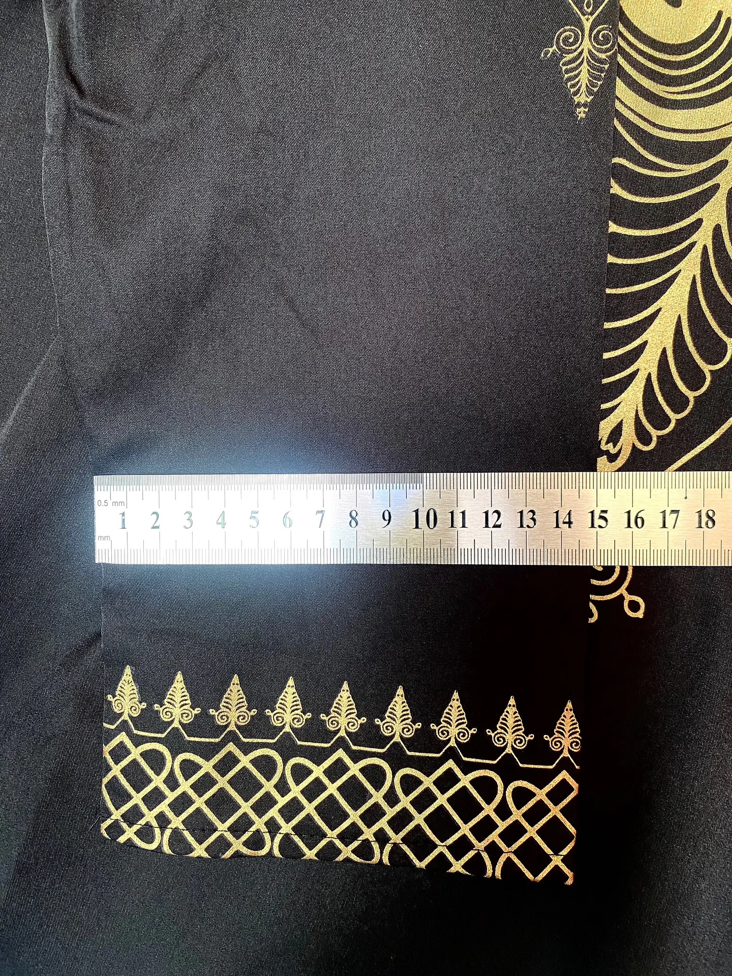 Túnica Blusa Elegante con Diseños Dorados - Talla XL 17