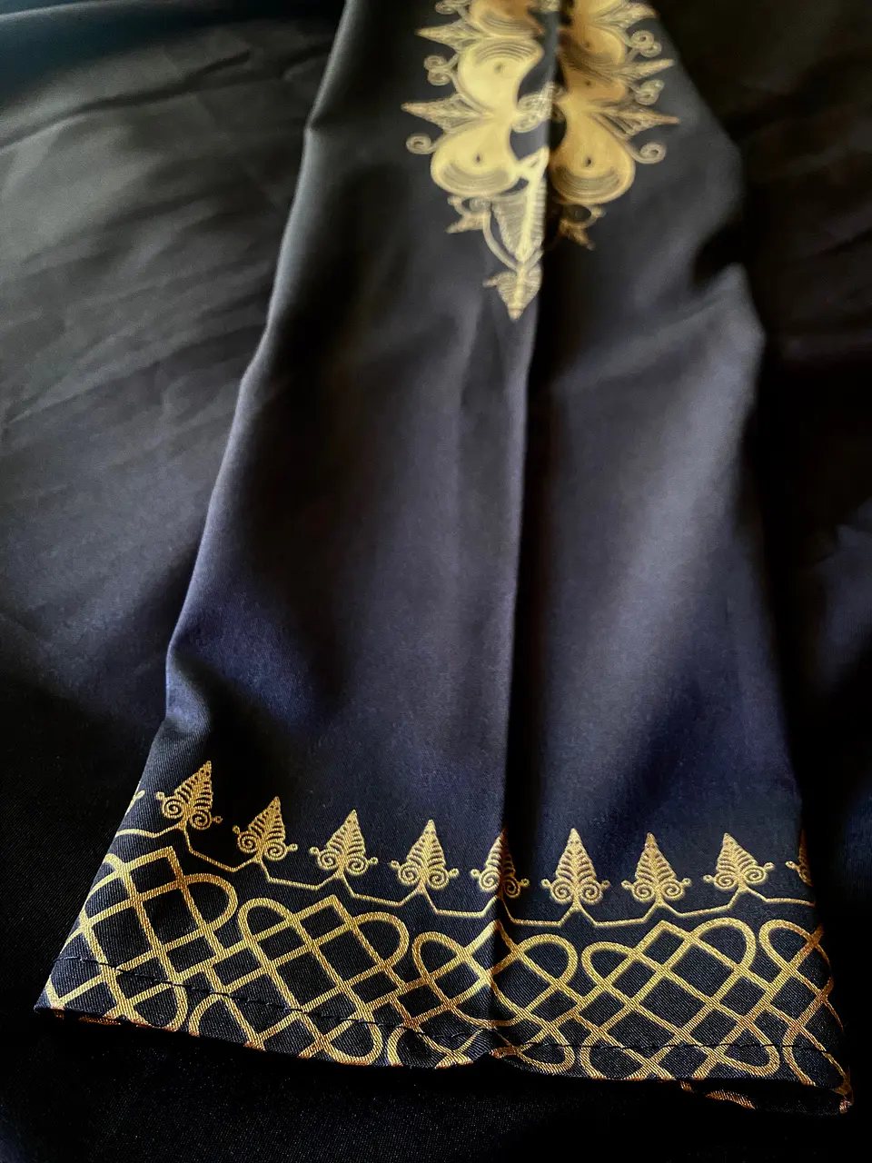 Túnica Blusa Elegante con Diseños Dorados - Talla XL 10