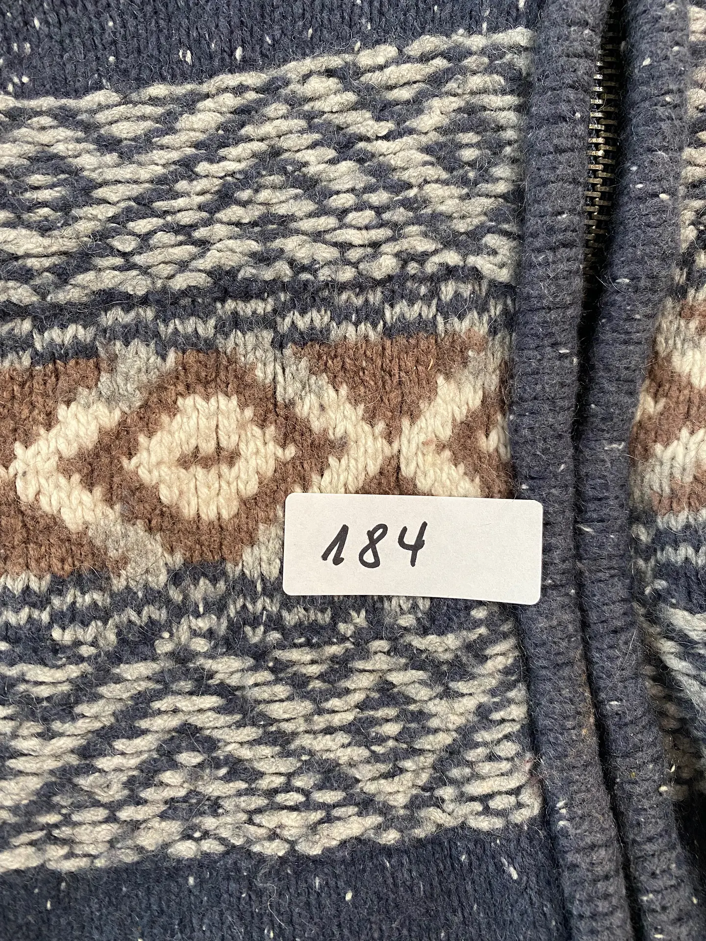 Polerón de Lana Colloky con Cierre y Gorro – Talla 12, pero se ajusta más a 6/8 15
