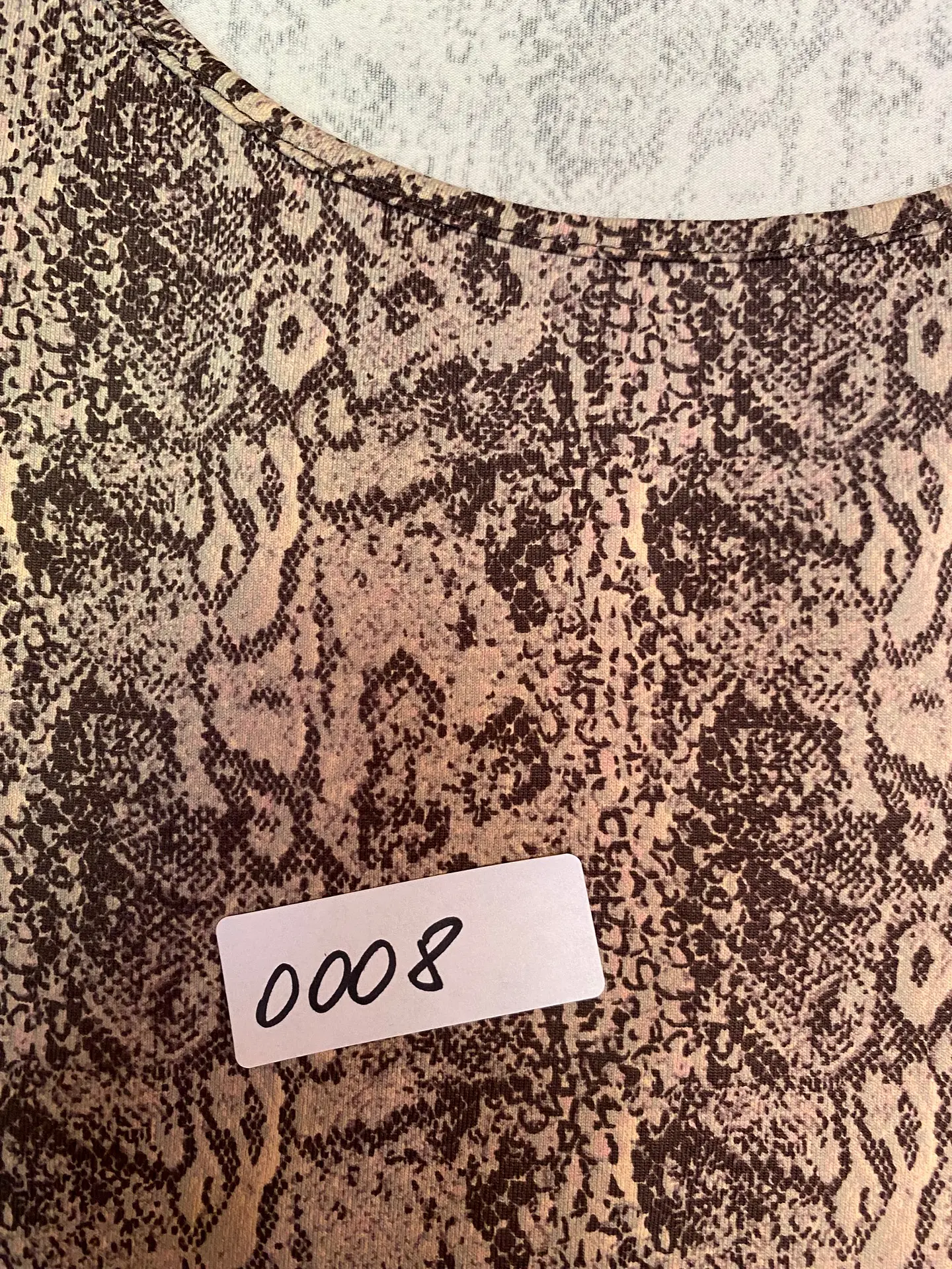 Polera Piel Serpiente Mujer Basement Basic Sin Mangas Café Talla M 11