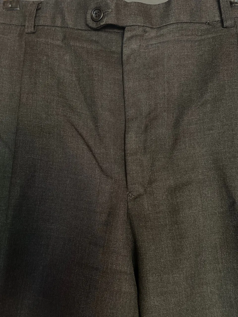Pantalón de Vestir Hombre Gris Oscuro de Calce Clásico con Pliegues Talla XXL 8