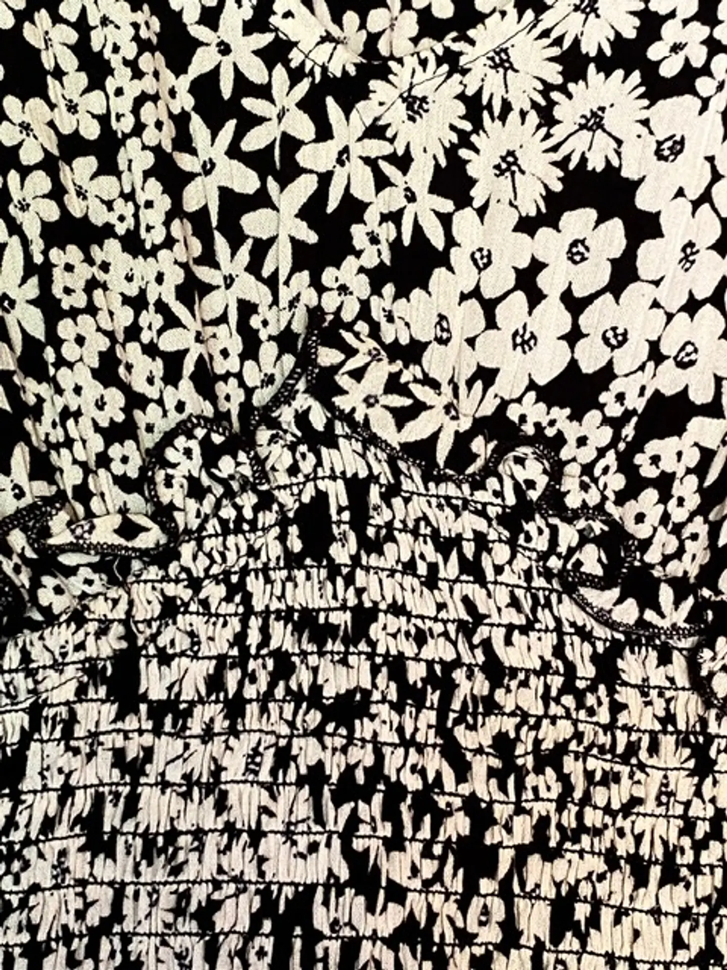 Vestido Corto Casual Floral Blanco y Negro Angie, Talla S 9
