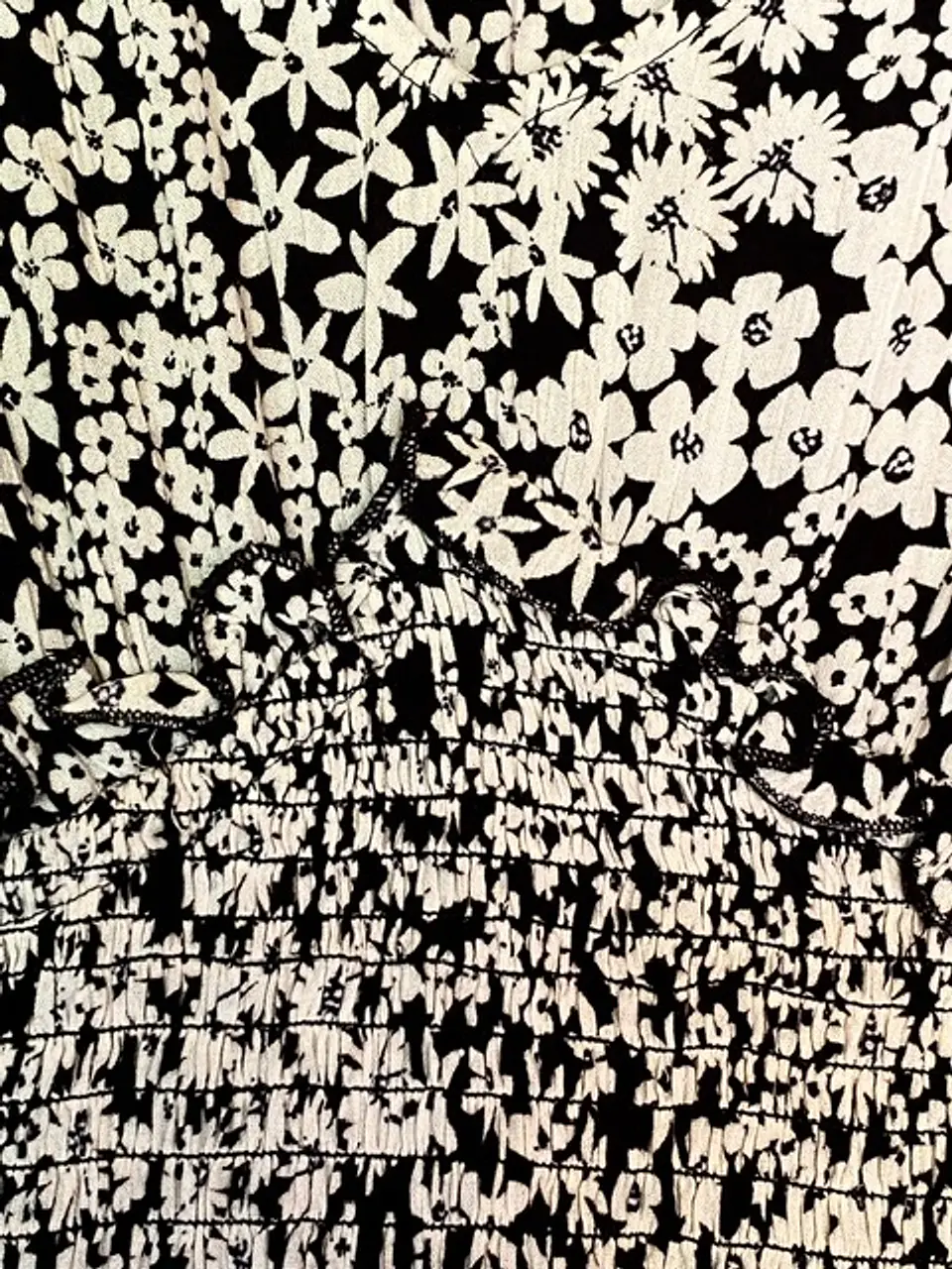 Vestido Corto Casual Floral Blanco y Negro Angie, Talla S 9