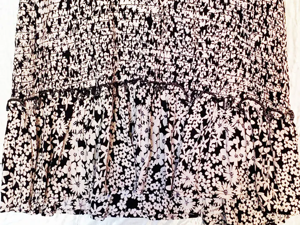 Vestido Corto Casual Floral Blanco y Negro Angie, Talla S 12
