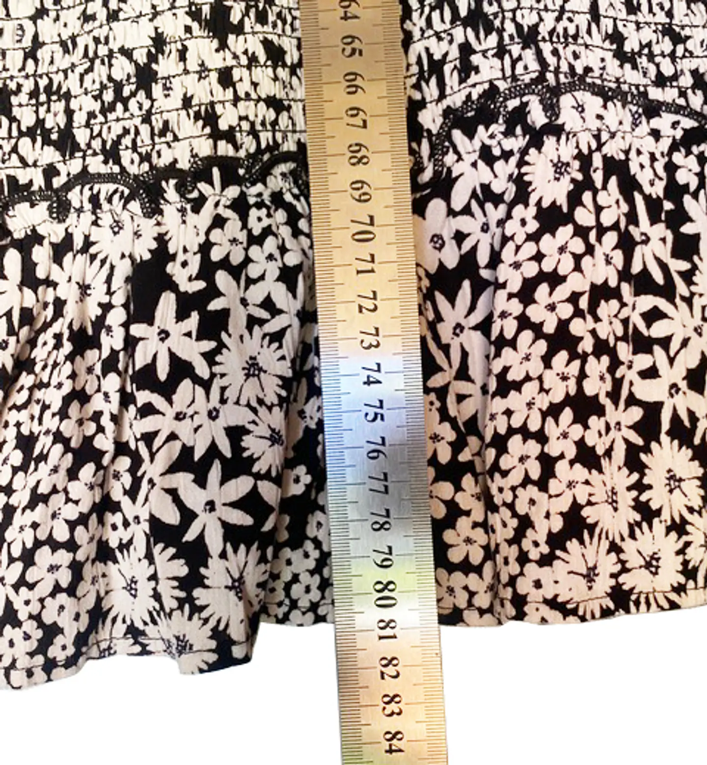 Vestido Corto Casual Floral Blanco y Negro Angie, Talla S 13