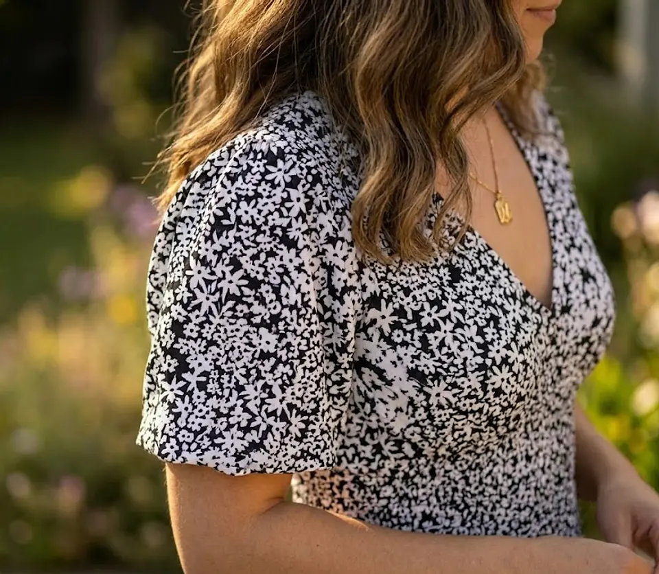 Vestido Corto Casual Floral Blanco y Negro Angie, Talla S 4