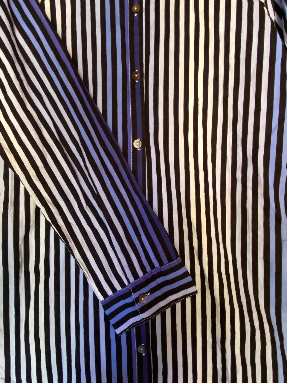 Camisa Larga de Rayas Azul y Negro Tommy Bahama, Talla M 7