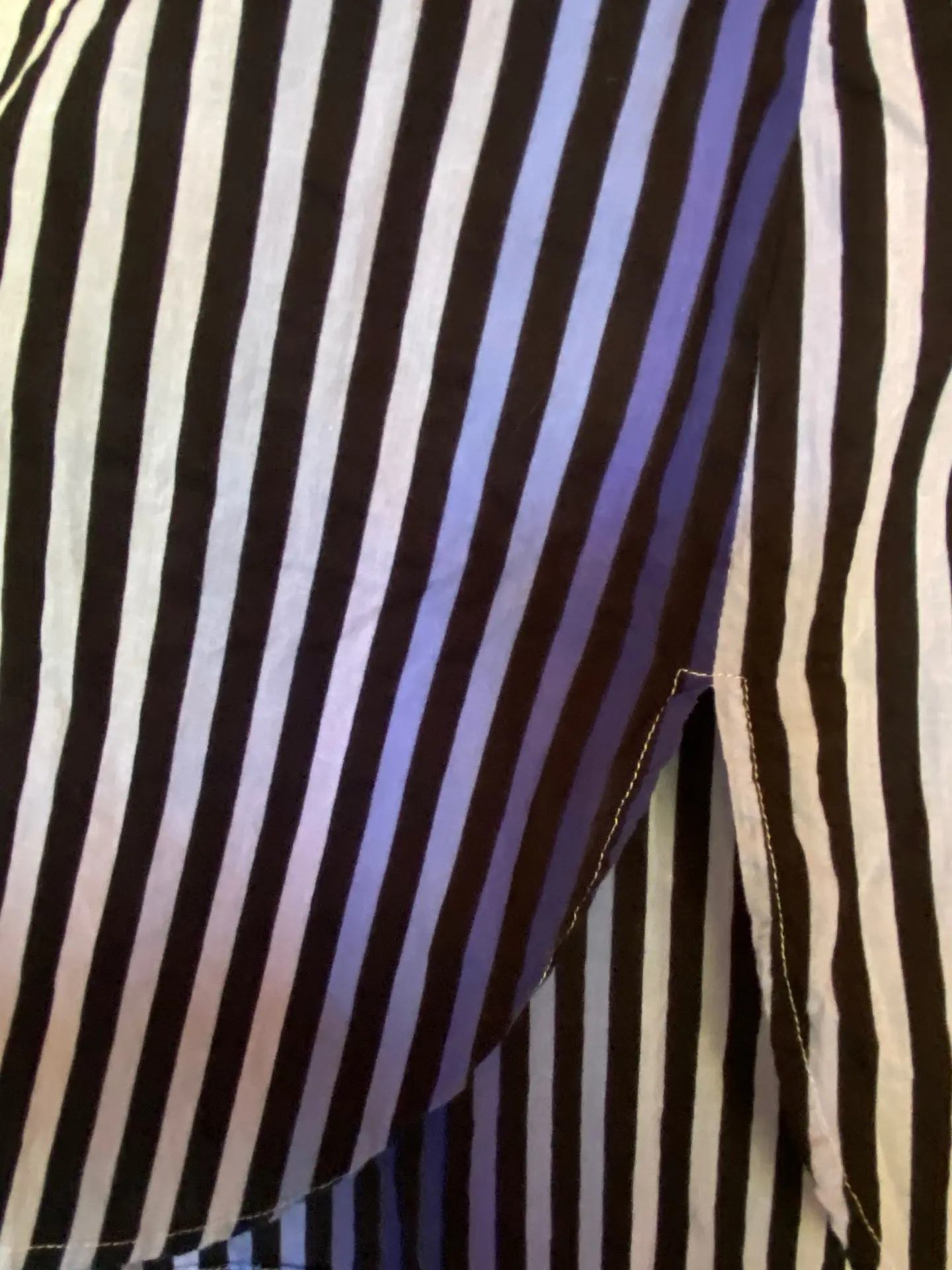 Camisa Larga de Rayas Azul y Negro Tommy Bahama, Talla M 9