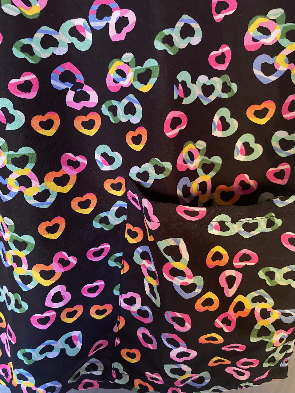 Filipina / Polera Médica Negra de Corazones Cassandra O, Talla S 10