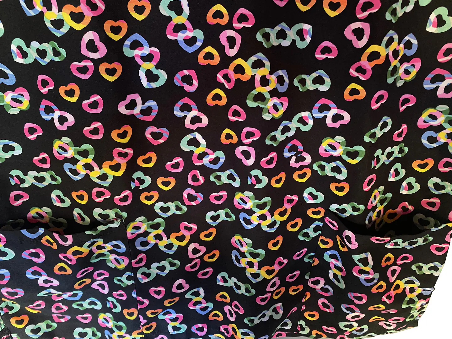 Filipina / Polera Médica Negra de Corazones Cassandra O, Talla S 12