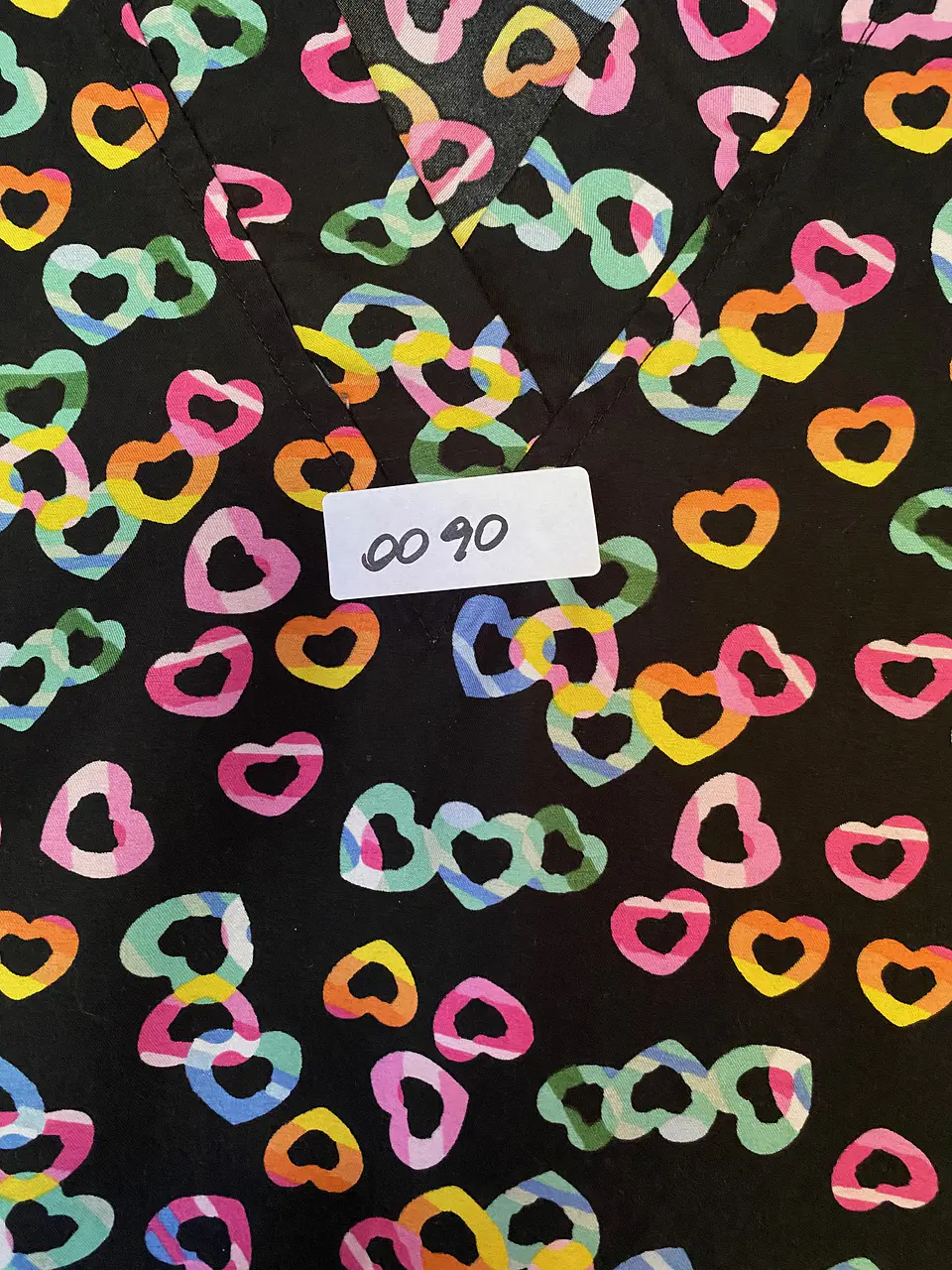 Filipina / Polera Médica Negra de Corazones Cassandra O, Talla S 16