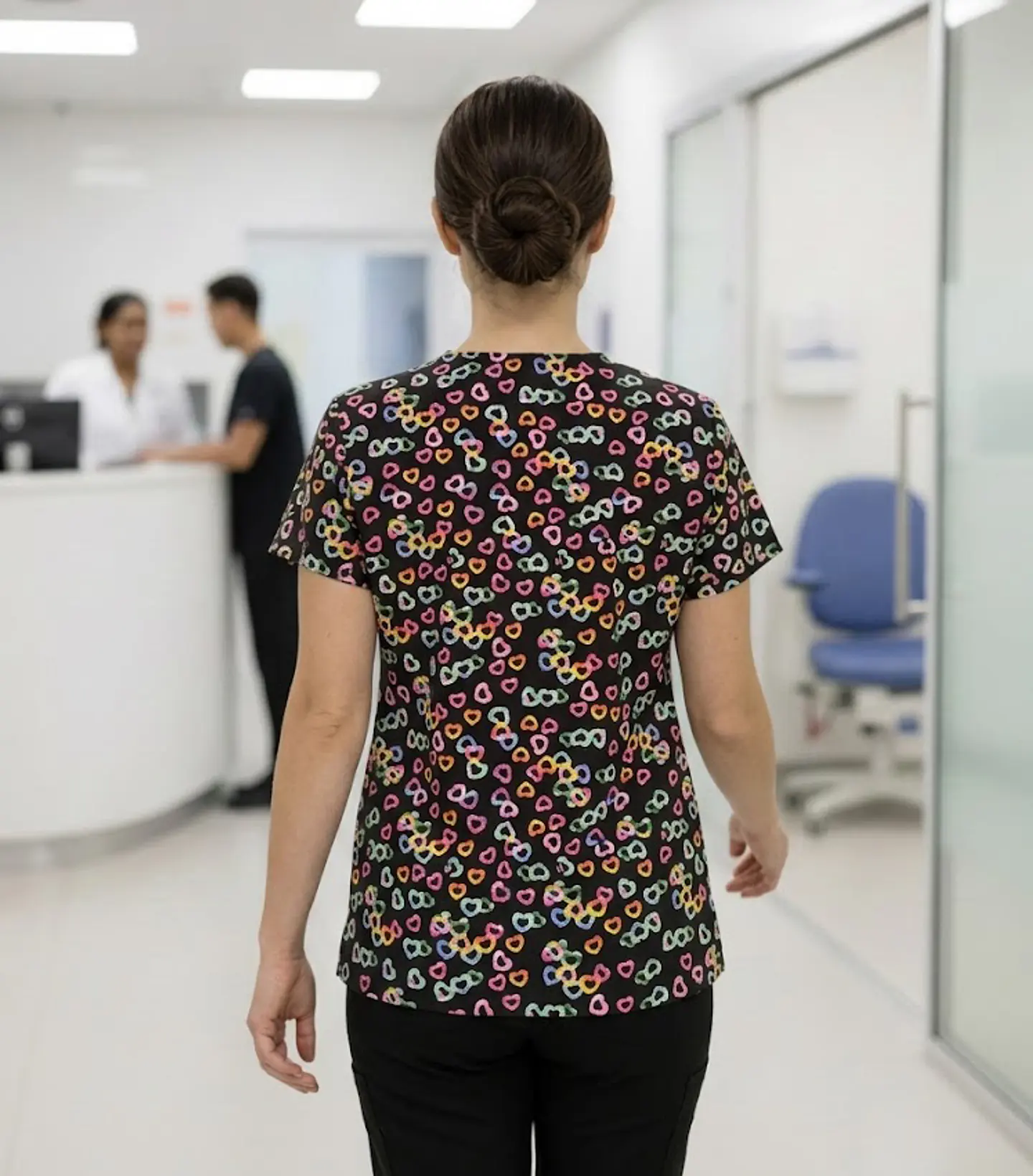 Filipina / Polera Médica Negra de Corazones Cassandra O, Talla S 5