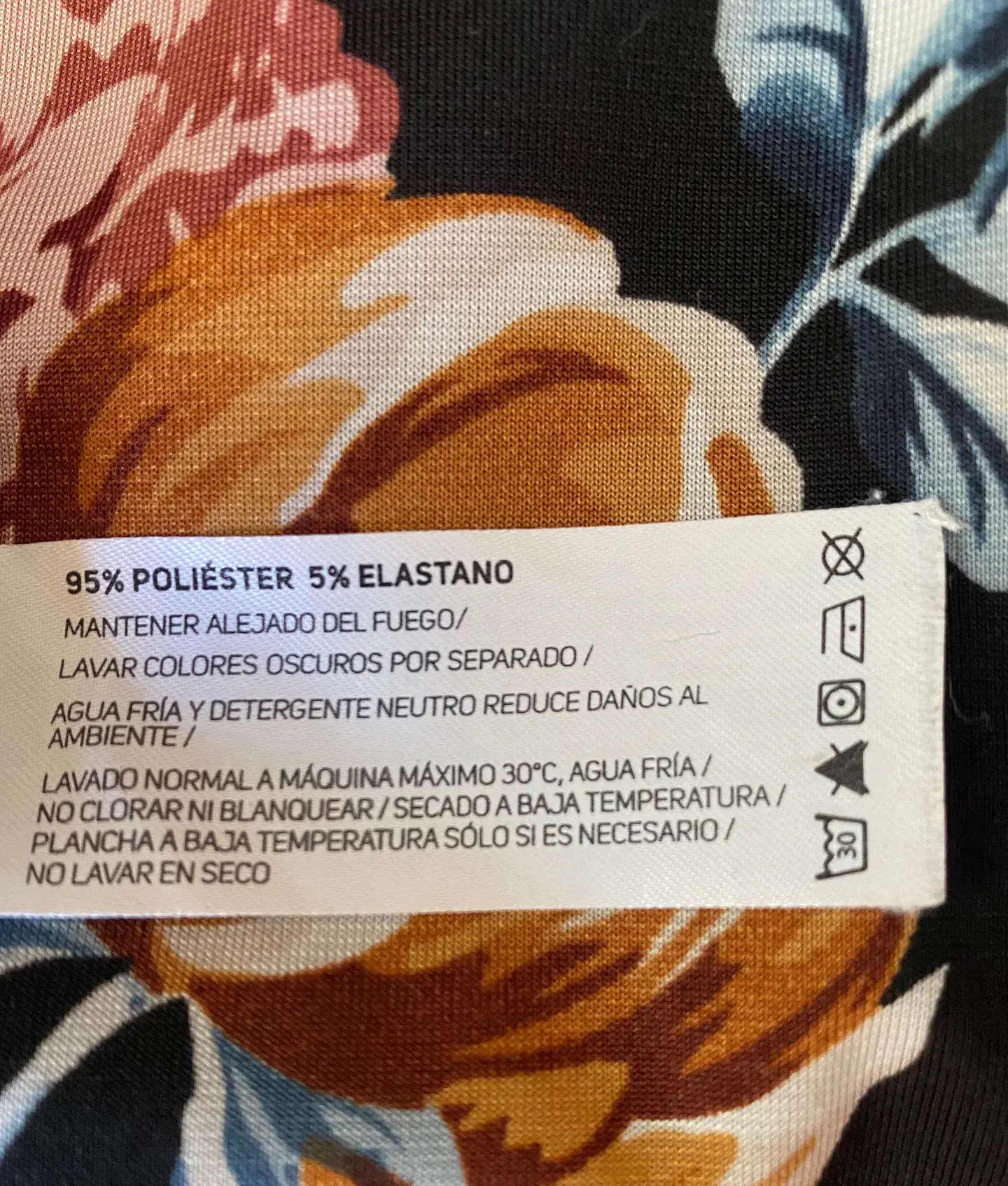 Blusa Negra de Flores con Botones Dorados, Talla M 8