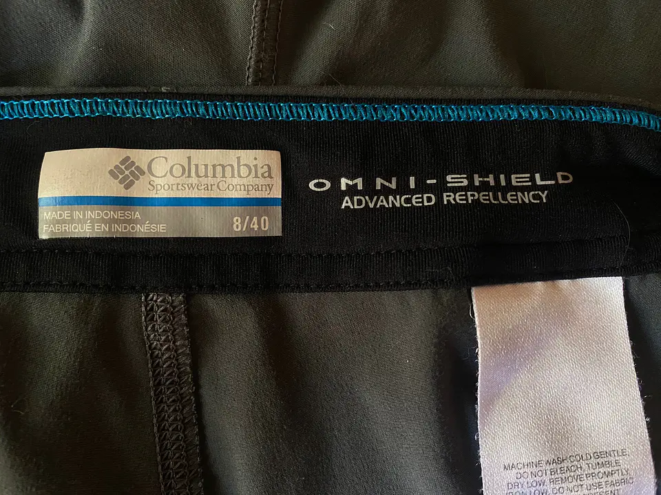 Short Columbia Outdoor Gris Oscuro Omni-Shield, Talla 8 (40) 5