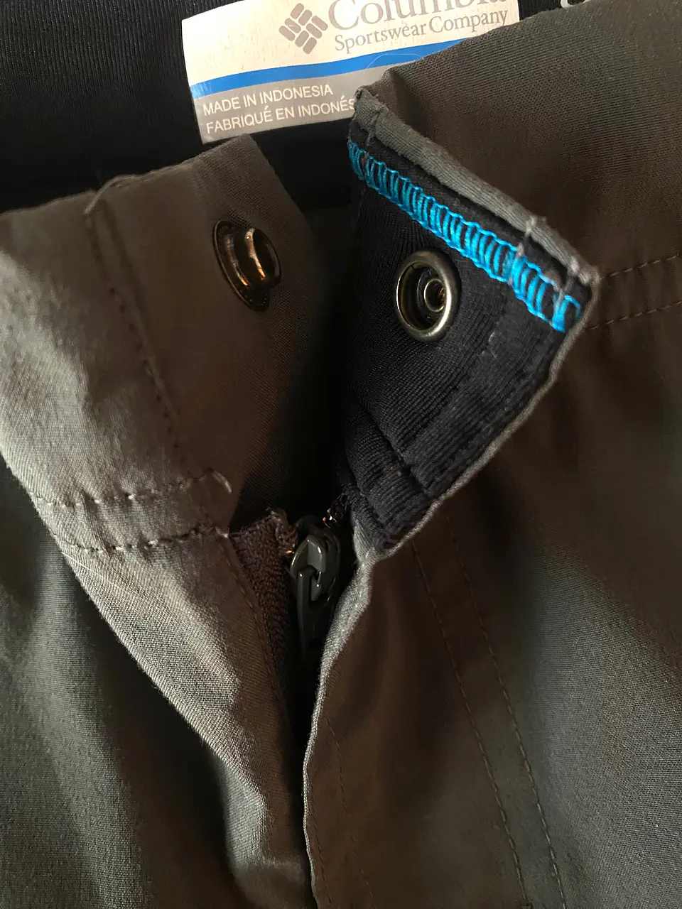 Short Columbia Outdoor Gris Oscuro Omni-Shield, Talla 8 (40) 6