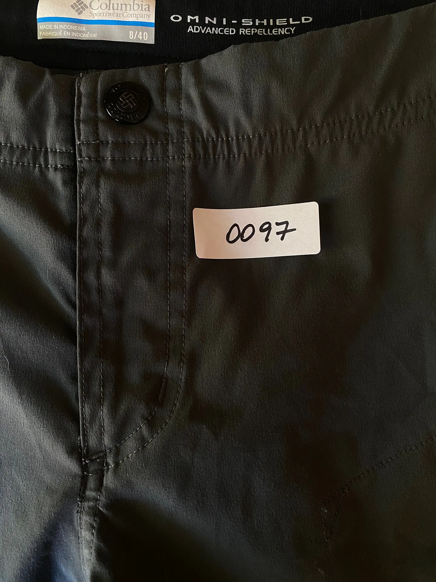 Short Columbia Outdoor Gris Oscuro Omni-Shield, Talla 8 (40) 11