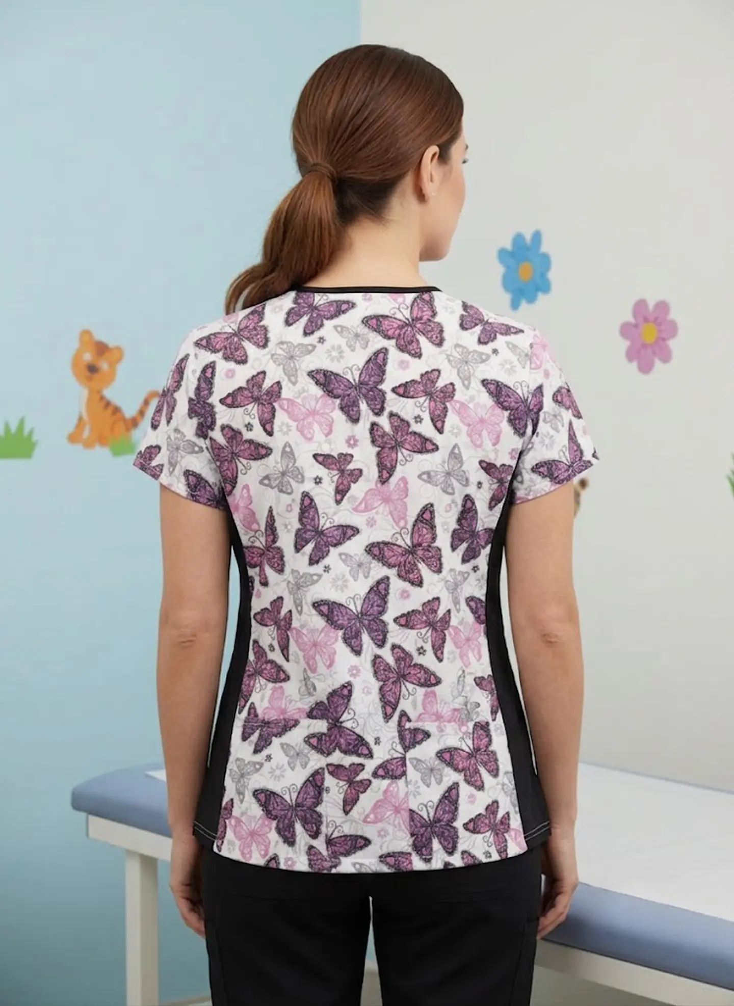 Polera Clínica / Uniforme Médico Estampado Mariposas Green Town, Talla M 4