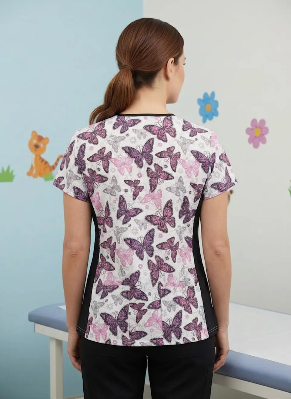 Polera Clínica / Uniforme Médico Estampado Mariposas Green Town, Talla M 4