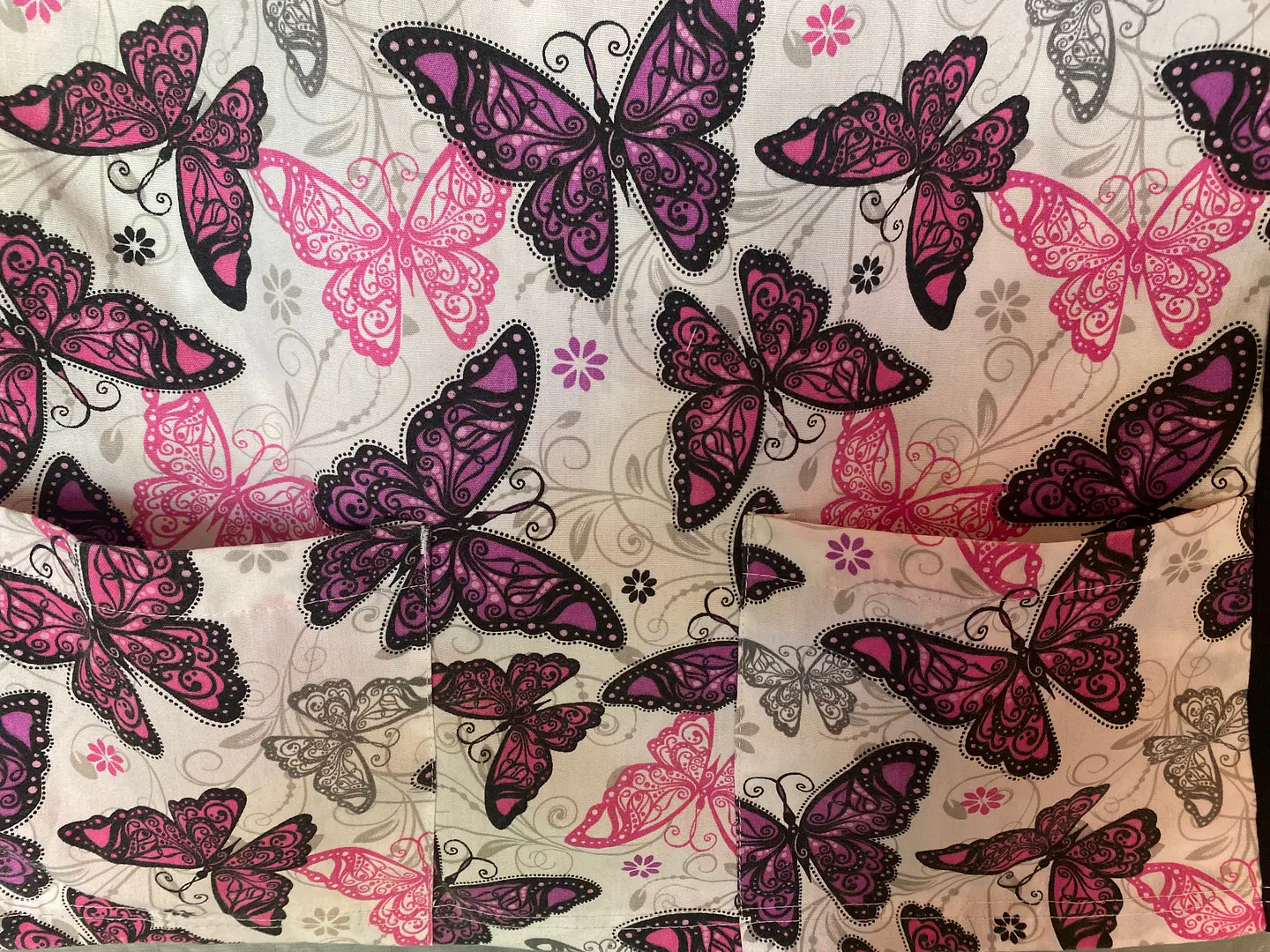 Polera Clínica / Uniforme Médico Estampado Mariposas Green Town, Talla M 9