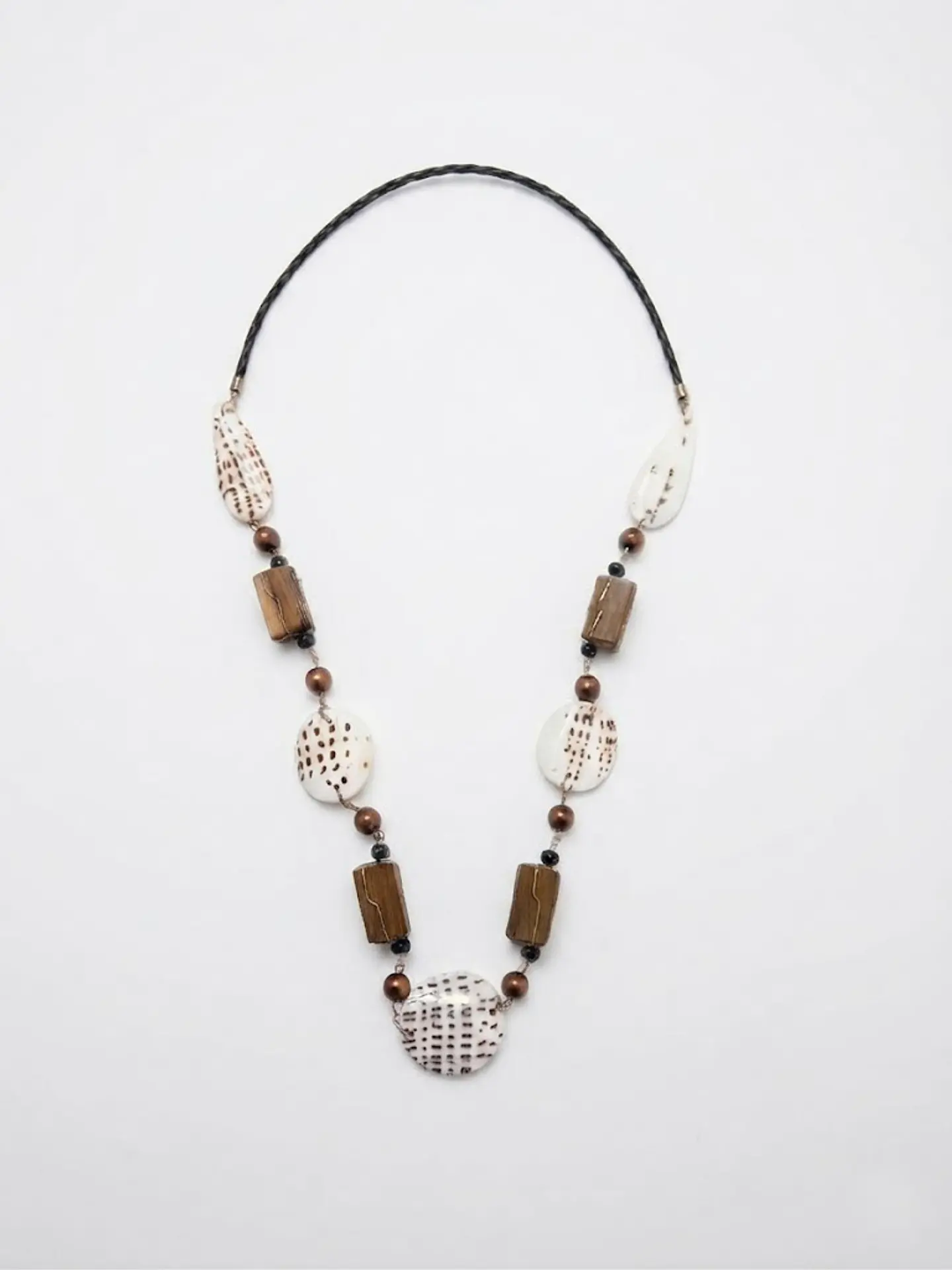 Collar Exclusivo - Combinación Madera, Nácar y Cuero Sintético 1