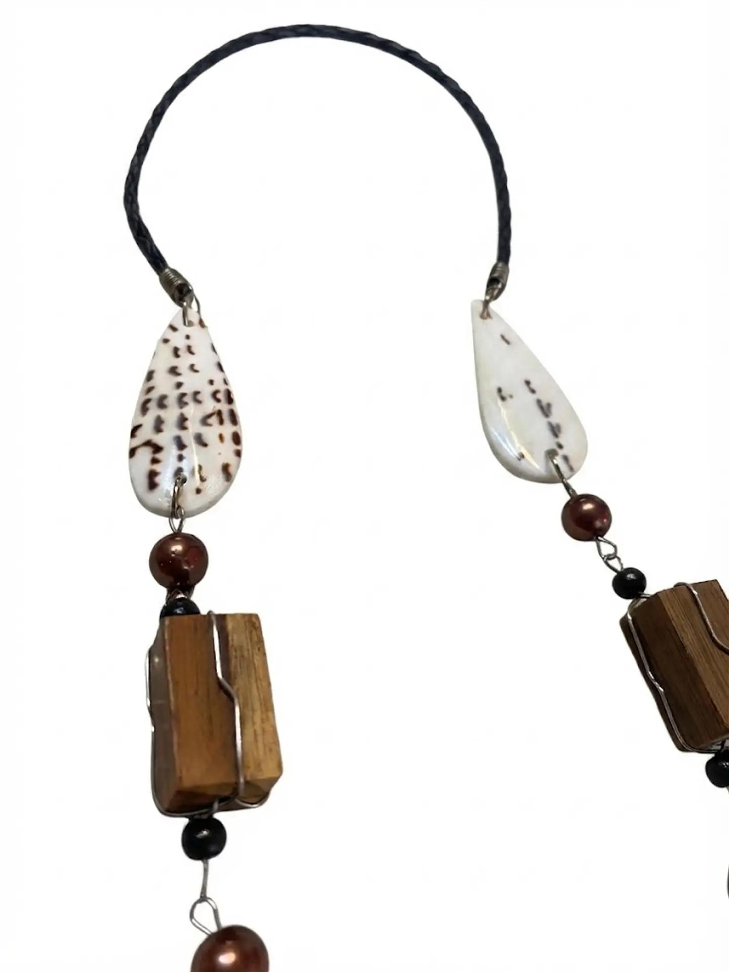 Collar Exclusivo - Combinación Madera, Nácar y Cuero Sintético 7