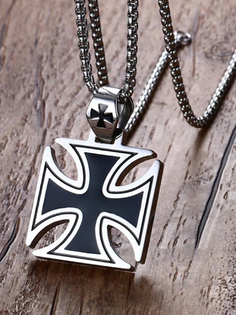 Collar con Colgante CRUZ DE HIERRO 1