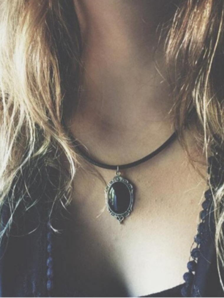 Colgante Gótico Negro-borde tipo plata Fantasía 1