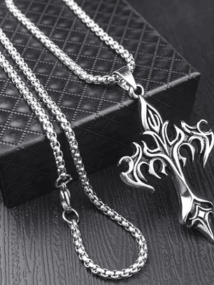 Collar con Colgante Cruz y Flamas