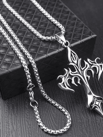 Collar con Colgante Cruz y Flamas