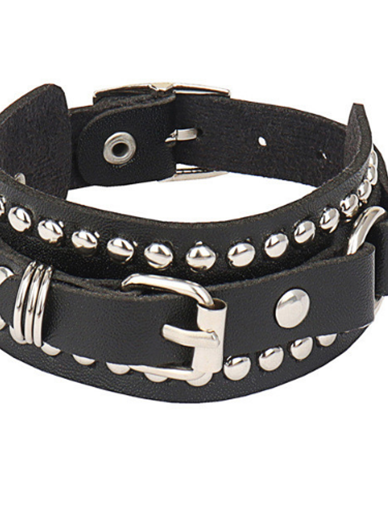 Brazalete ecocuero tachas y hebilla 1