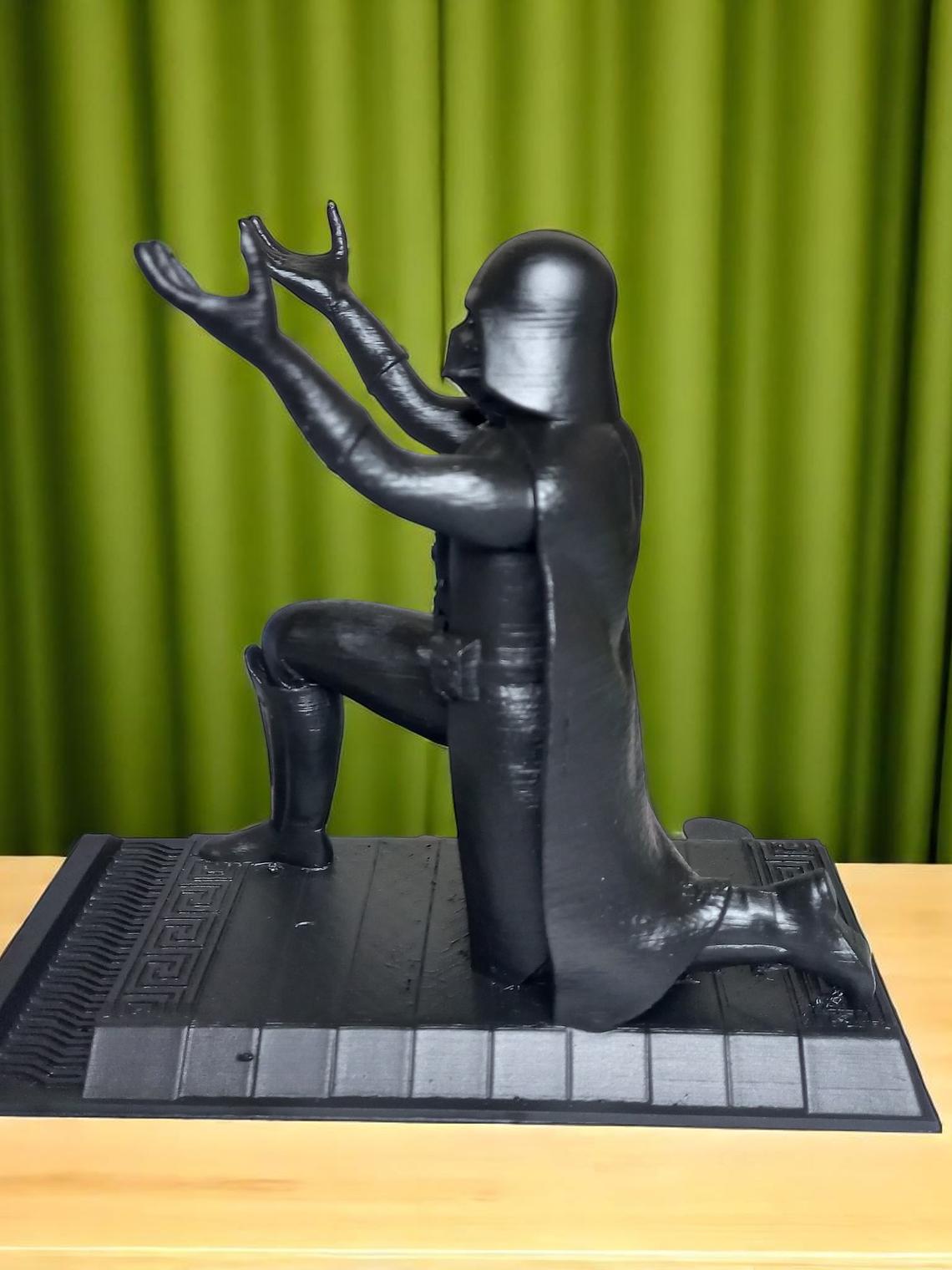 Figura Darth Vader sujeta Lápiz y soporte teléfono móvil 13cm 5