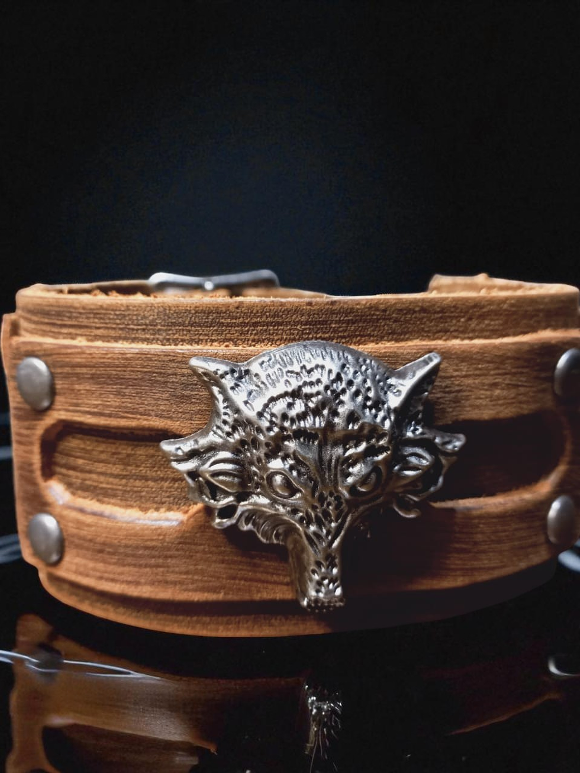 Brazalete de cuero Brown Wolf 2
