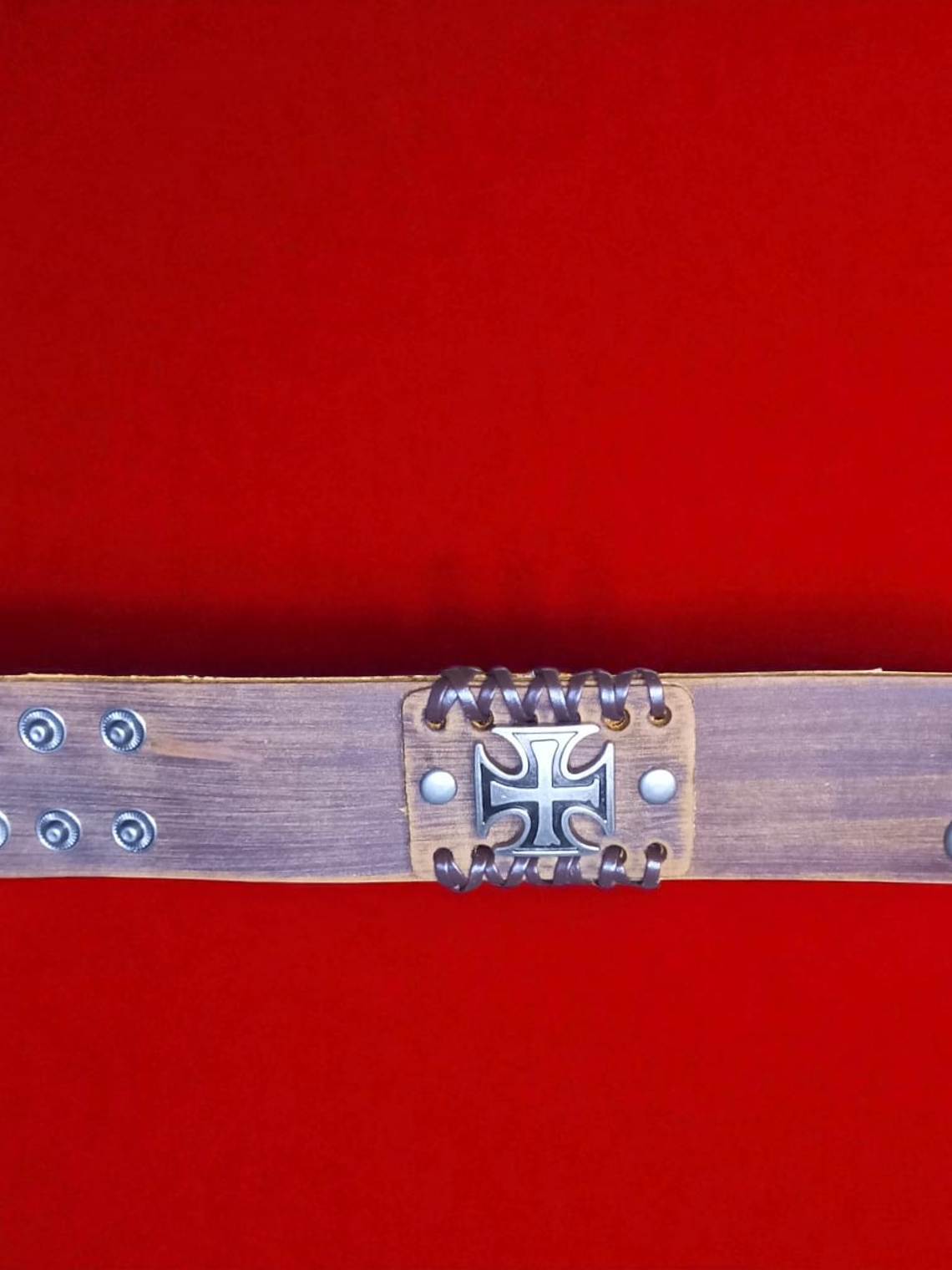 Brazalete de cuero Cruz de Hierro  3