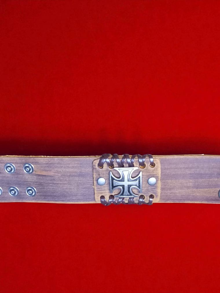 Brazalete de cuero Cruz de Hierro  3