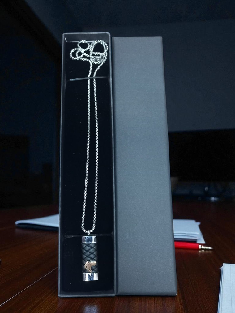 Collar con Colgante en acero y cuero diseño lobo cobrizo 2