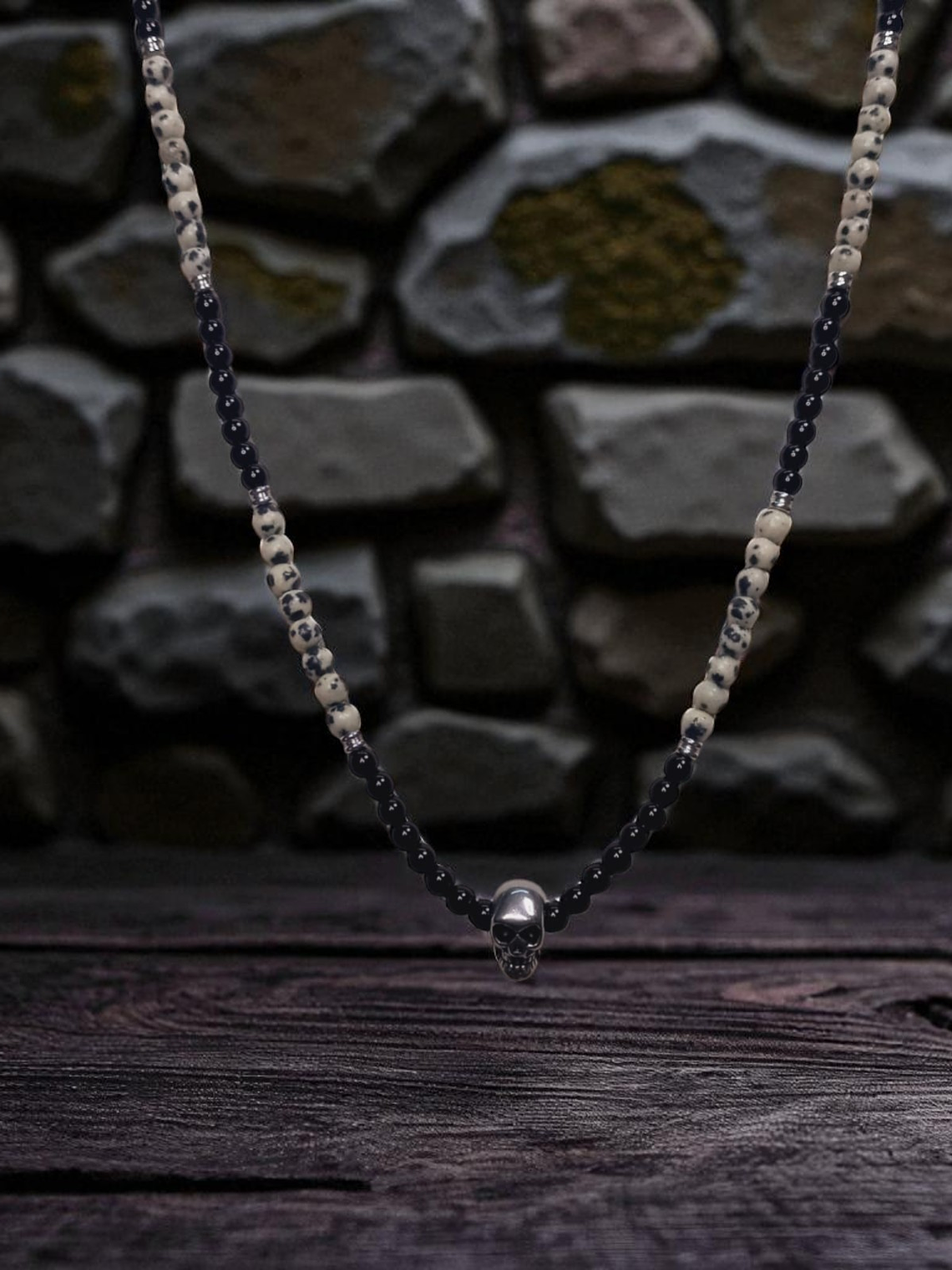 Collar de piedra artificial con Colgante en acero diseño calavera pequeña 2