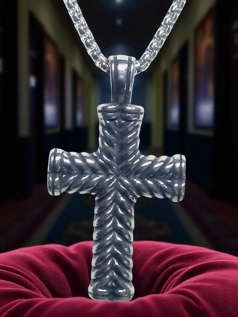 Collar con Colgante en acero diseño cruz en relieve 3