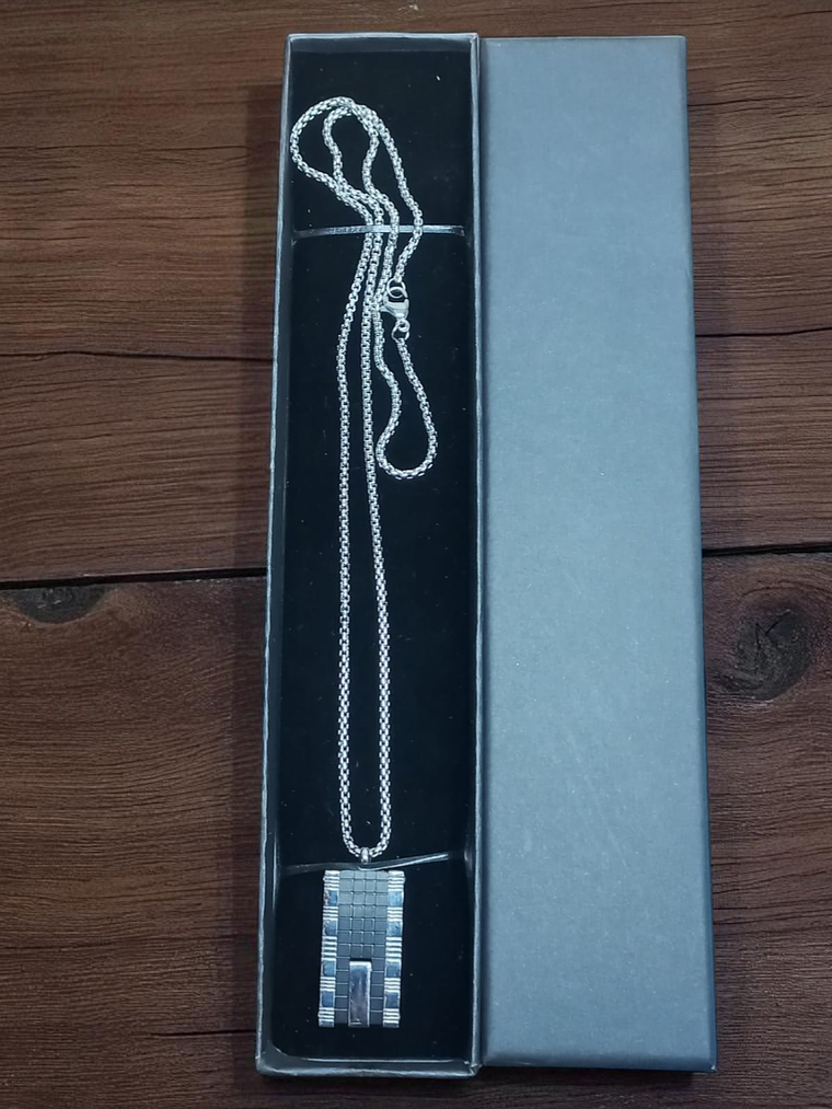 Collar con Colgante en acero diseño geométrico 4