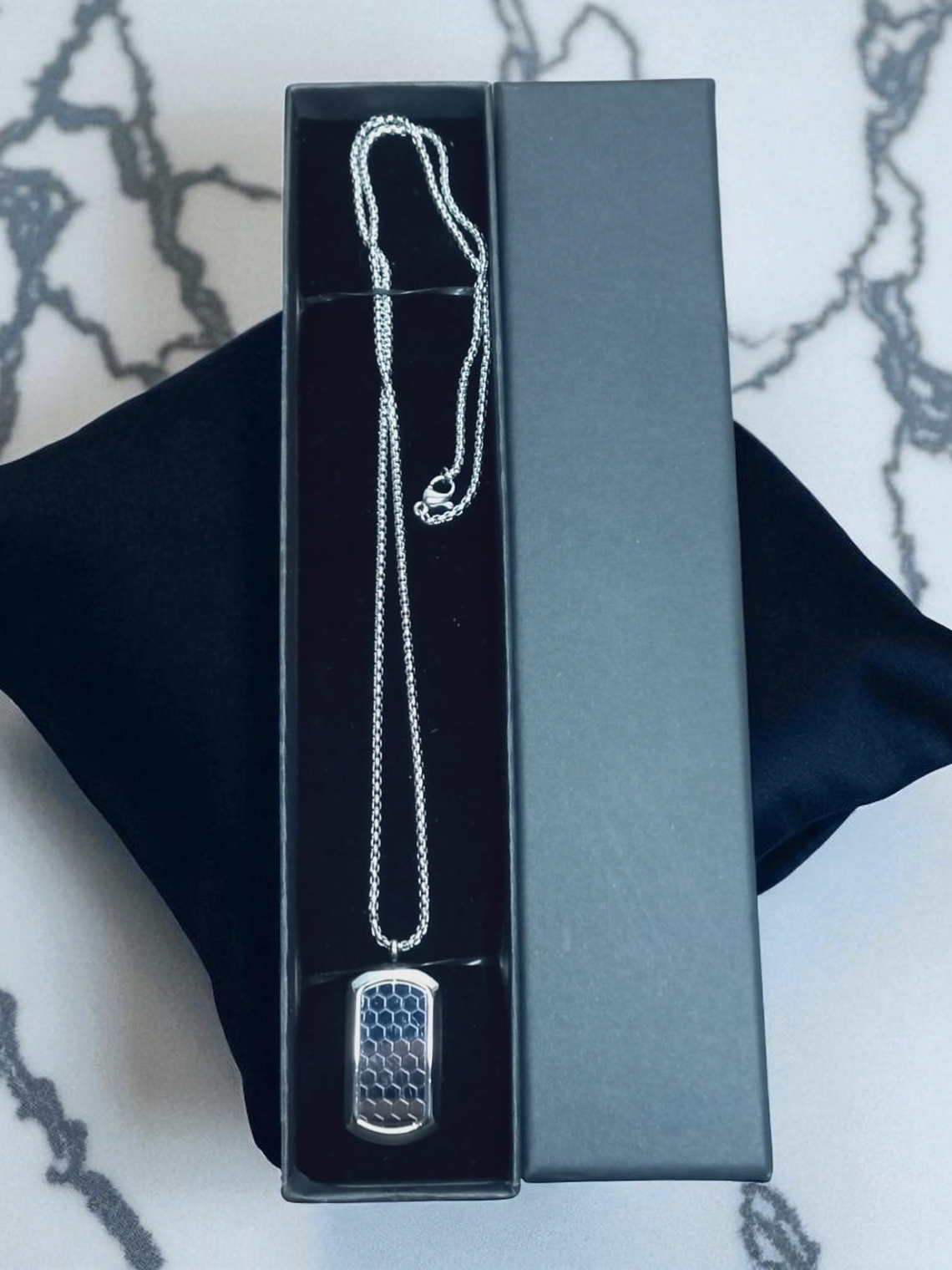 Collar con Colgante en acero diseño panal silver 2