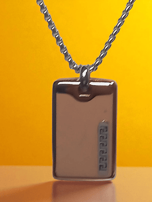 Collar con Colgante en acero diseño Dorado minimalista