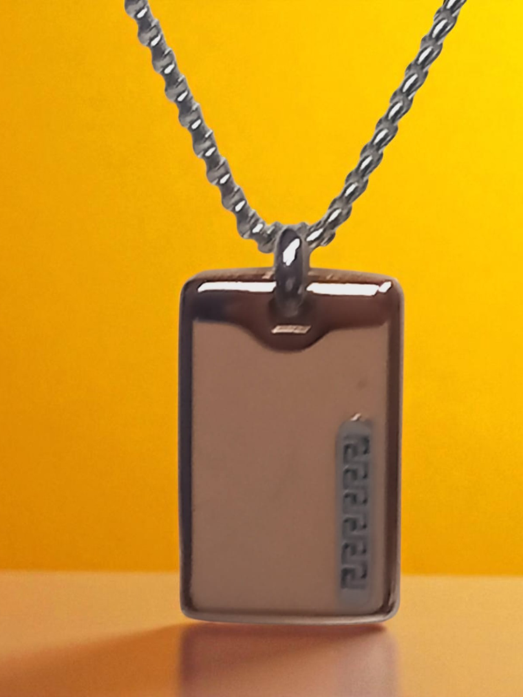 Collar con Colgante en acero diseño Dorado minimalista 2