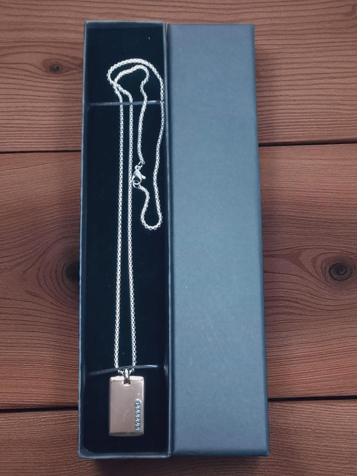 Collar con Colgante en acero diseño Dorado minimalista 4