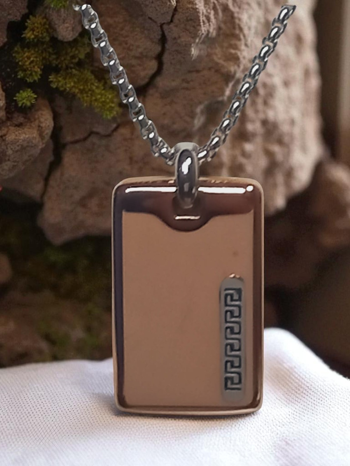 Collar con Colgante en acero diseño Dorado minimalista 1