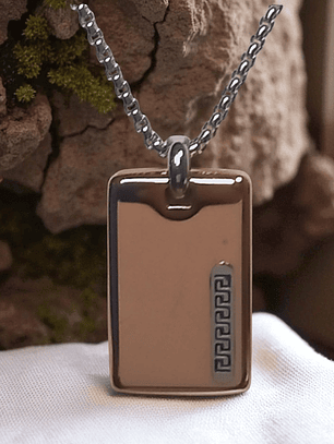 Collar con Colgante en acero diseño Dorado minimalista