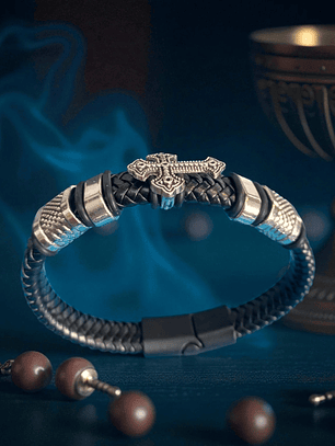Pulsera de cuero con cruz en acero y cierre magnético