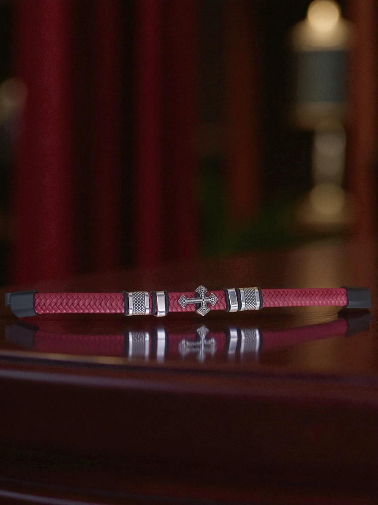 Pulsera de cuero Dark Red con cruz en acero y cierre magnético 3