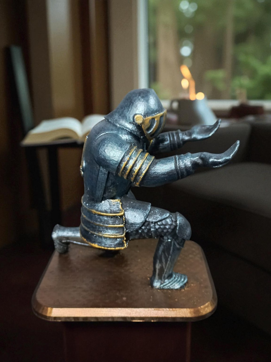 Portalápiz caballero flor de lis 13cm 3