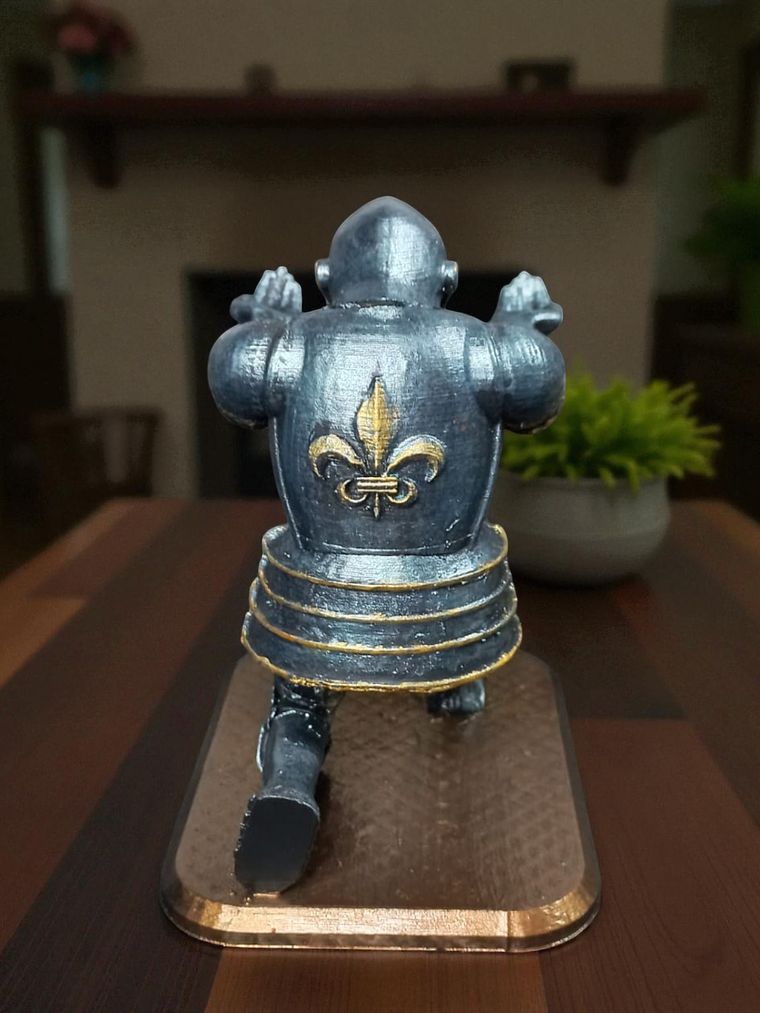 Portalápiz caballero flor de lis 13cm 5